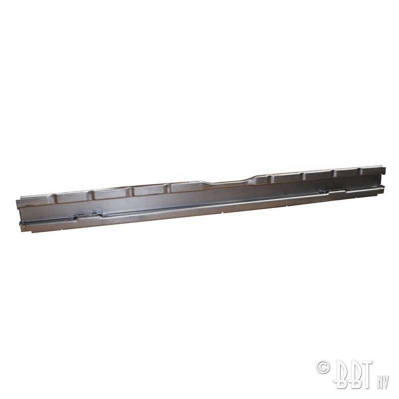 Engine lid hinge panel