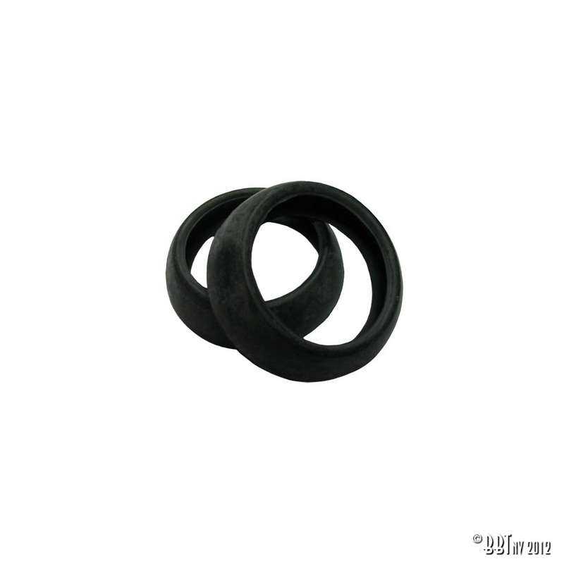 Rubber between engine tinware and heaterhose - OEM