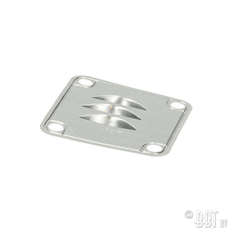 Deflectorplate under dynamo/alternator support