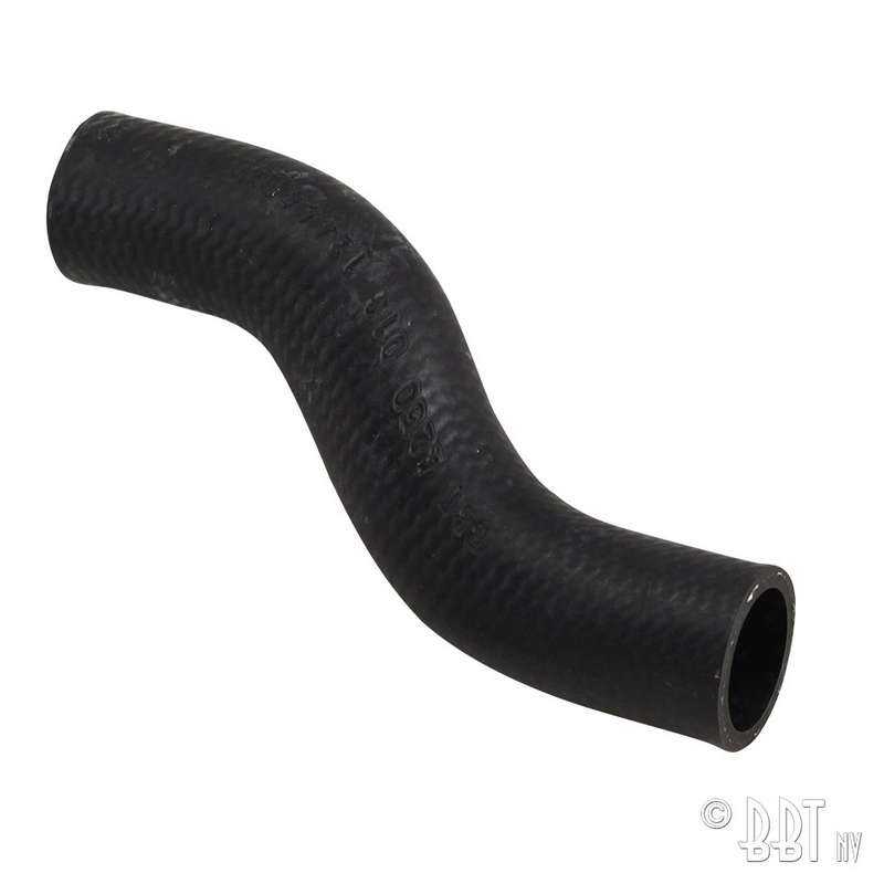 Wasserschlauch zwischen Verteilstück und Zylinderkopf rechts