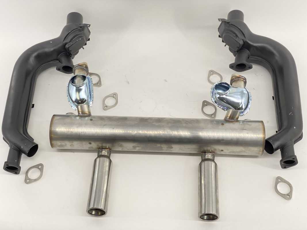 VW Käfer Typ 1 Auspuffsatz, Performance, mit zwei Endrohren und Hochleistungswärmetauschern. Auspuff und Endrohre hergestellt aus Edelstahl, Wärmetauschern aus Stahl mit schwarzer Farbe