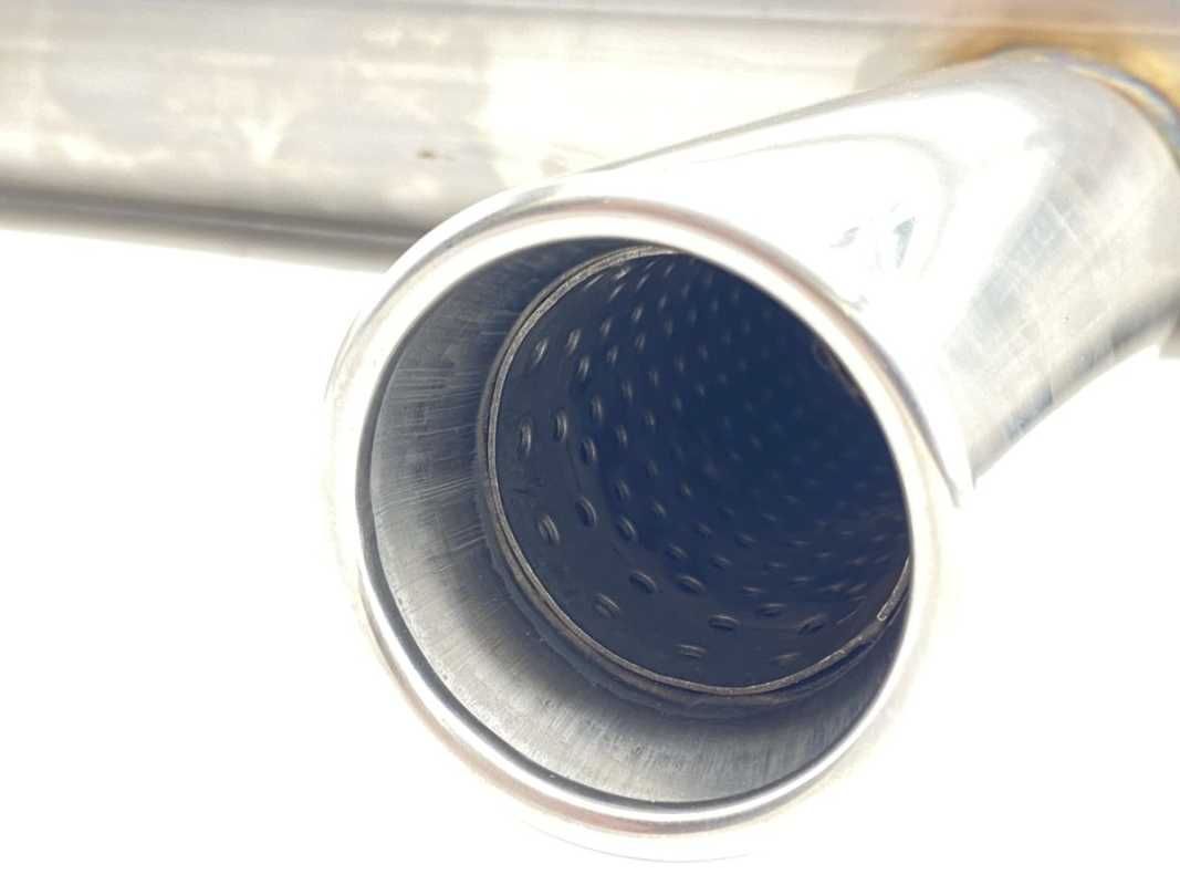 VW Käfer Typ 1 Auspuffsatz, Performance, mit zwei Endrohren und Hochleistungswärmetauschern. Auspuff und Endrohre hergestellt aus Edelstahl, Wärmetauschern aus Stahl mit schwarzer Farbe