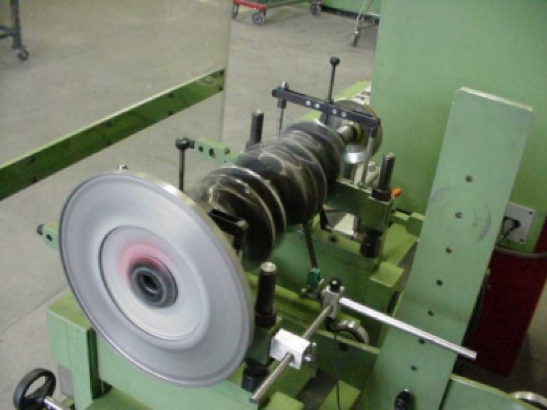 Balancing crank and flywheel