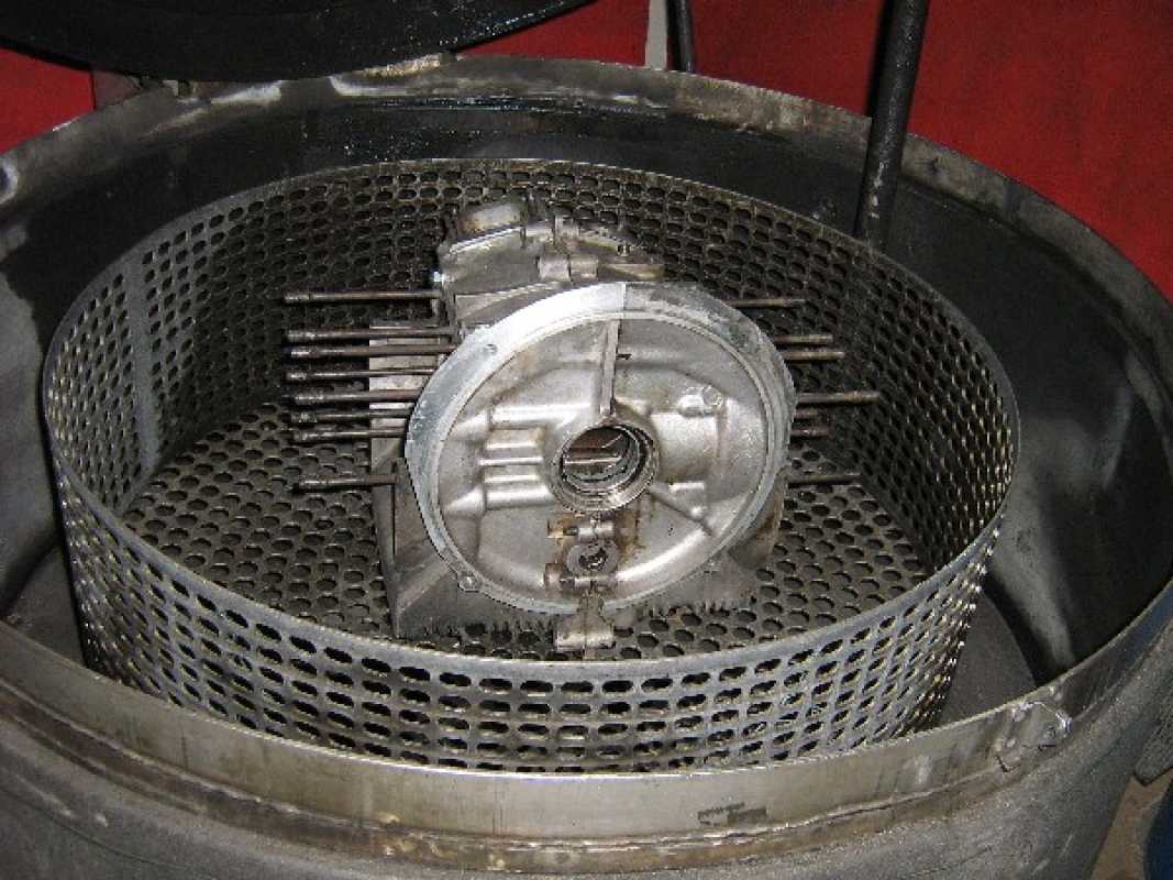 Cleaning of parts in hot tank
